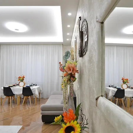 Deluxe Bis Oda ve Kahvaltı 4*
